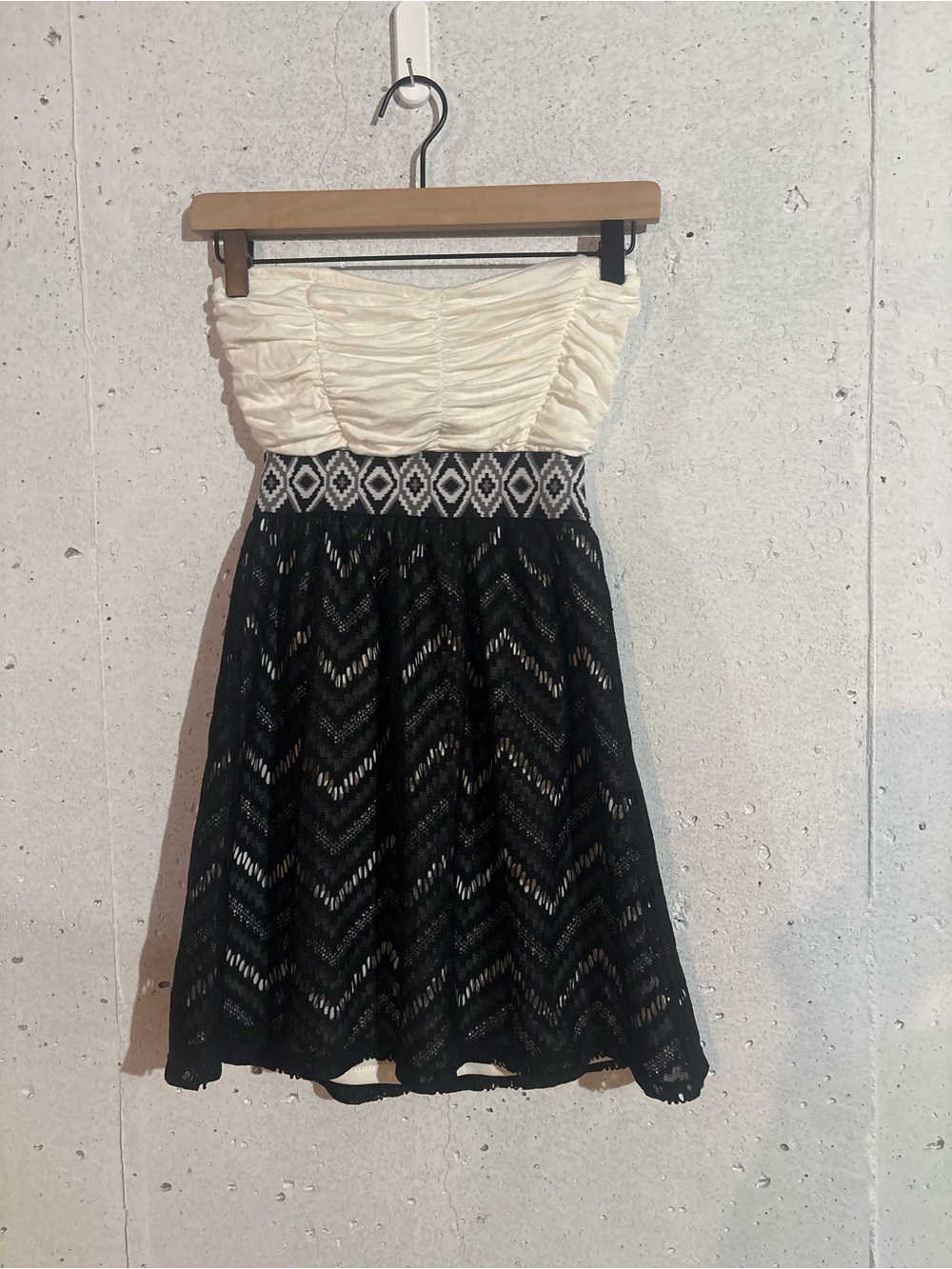 NWT Luna Chix Boho Strapless Chevron Lace Mini Dress | Size: XS